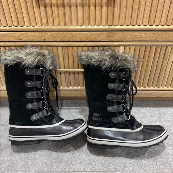Sorel - Joan of Arctic Waterproof Boots. Good condition. Size 8 - Picture 3 of 4